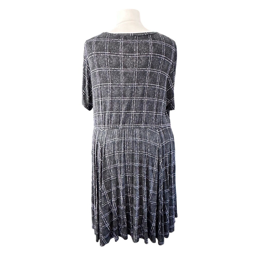 TORRID SHORT SLEEVE‎ BLACK SKATER DRESS - Picture 6 of 8